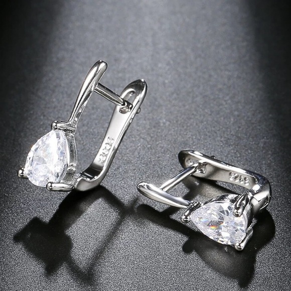NEW 925 STERLING SILVER DIAMOND STUD EARRINGS, WONDERFUL EARRINGS, WOW EARRINGS - Picture 3 of 4